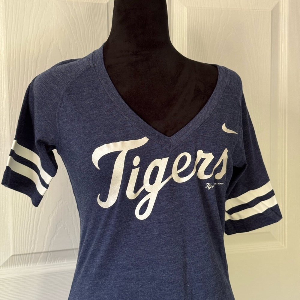 Nike Navy Blue Detroit Tigers V Neck Tee - Picture 2 of 4
